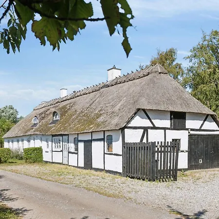 Σπίτι διακοπών Idyllic Half-timbered House For 10 Guests Kettinge