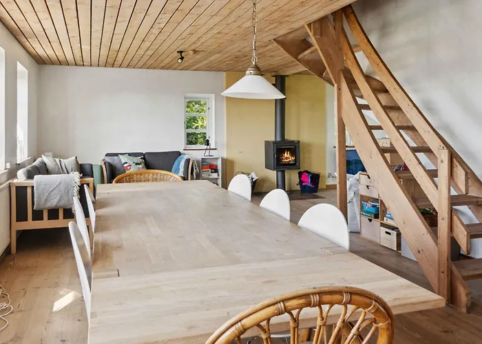 Idyllic Half-timbered House For 10 Guests Дом отдыха Kettinge