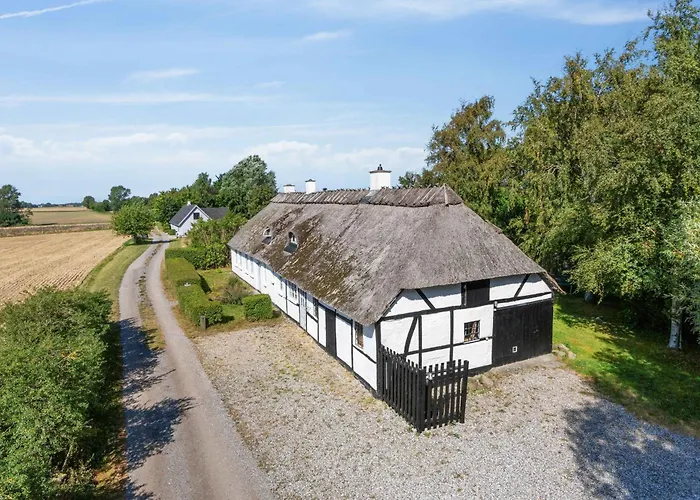 Idyllic Half-timbered House For 10 Guests 別荘 *